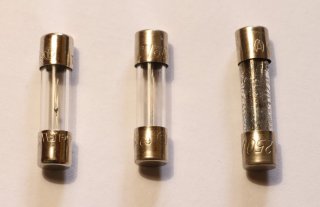 Three 5 x 20 mm fuses: the one on the left is good, the one in the middle blew up with a moderate current and the one on the right blew up with a large current.
