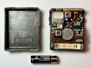 Inside view of the complete radio after the restauration. (click to enlarge)