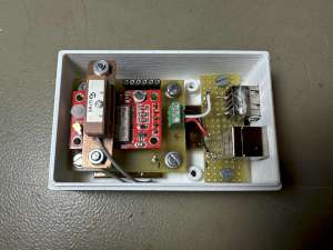 Inside view of the GPS receiver module. (click to enlarge)